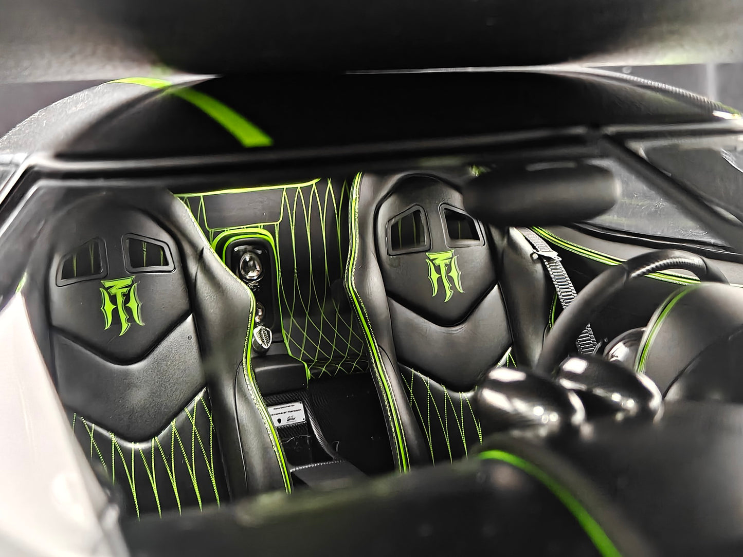 Frontiart 1:8 Koenigsegg Agera R+ (Carbon Fiber/Green)