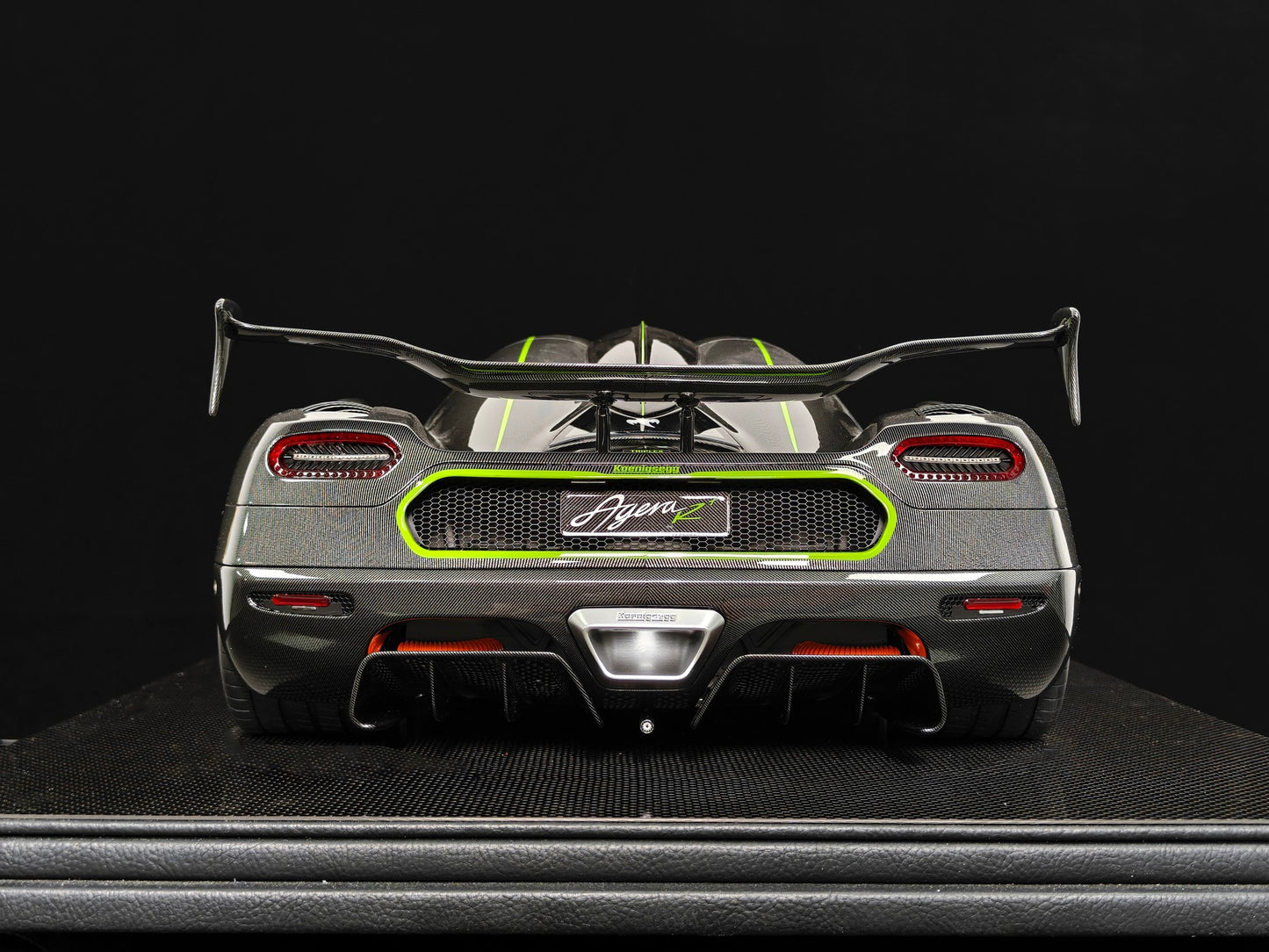 Frontiart 1:8 Koenigsegg Agera R+ (Carbon Fiber/Green)