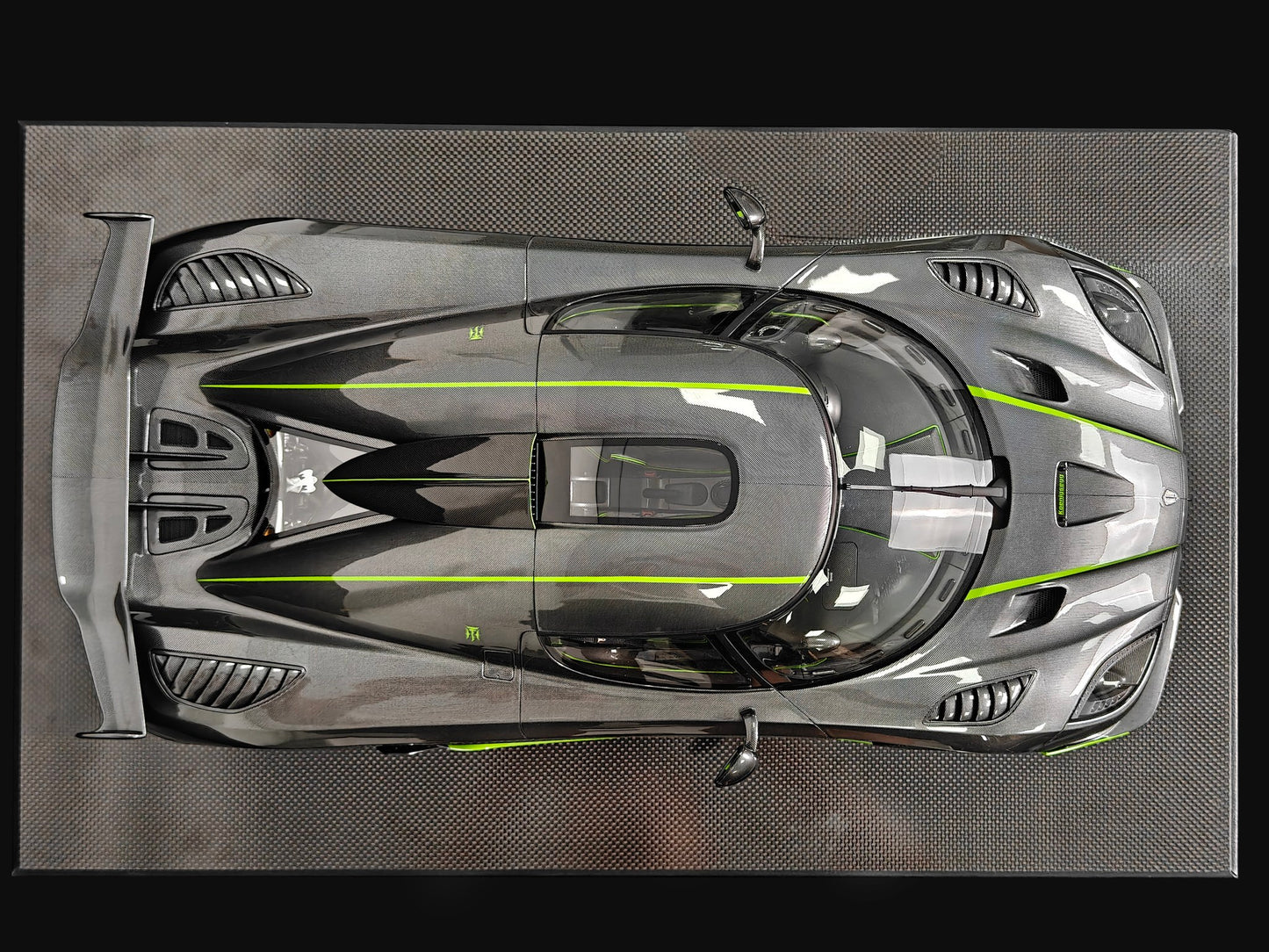 Frontiart 1:8 Koenigsegg Agera R+ (Carbon Fiber/Green)