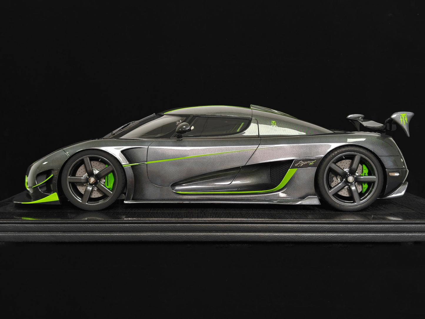 Frontiart 1:8 Koenigsegg Agera R+ (Carbon Fiber/Green)