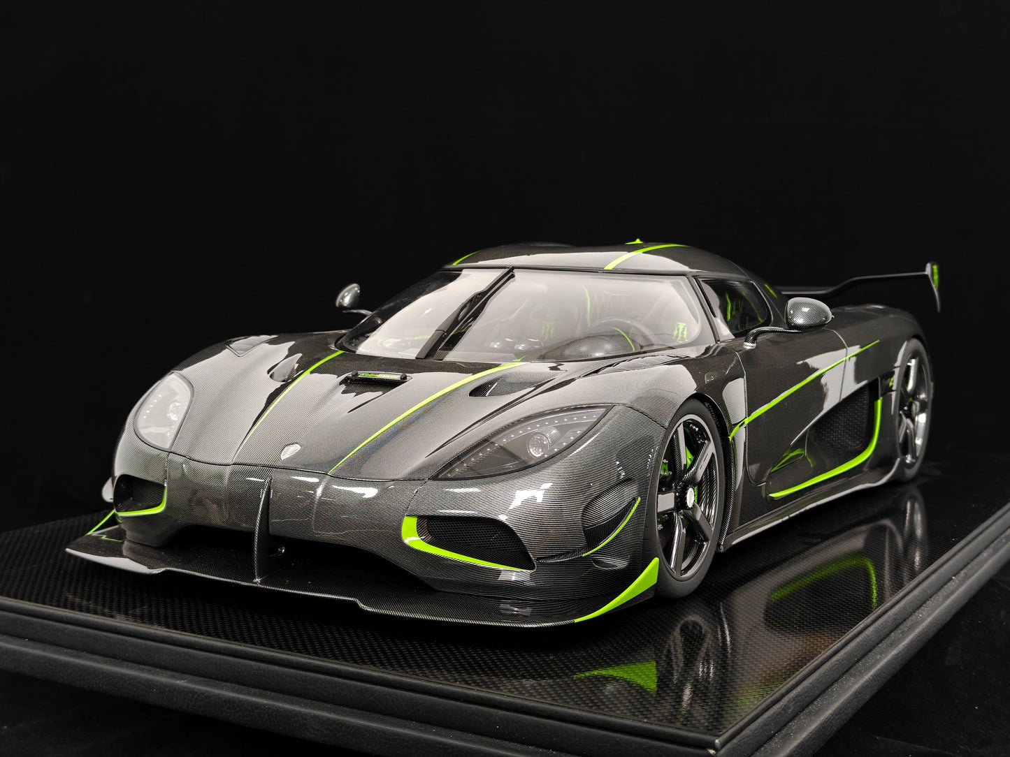 Frontiart 1:8 Koenigsegg Agera R+ (Carbon Fiber/Green)