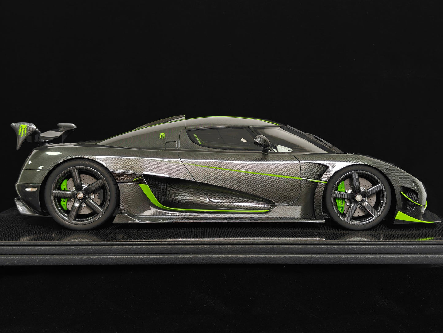 Frontiart 1:8 Koenigsegg Agera R+ (Carbon Fiber/Green)
