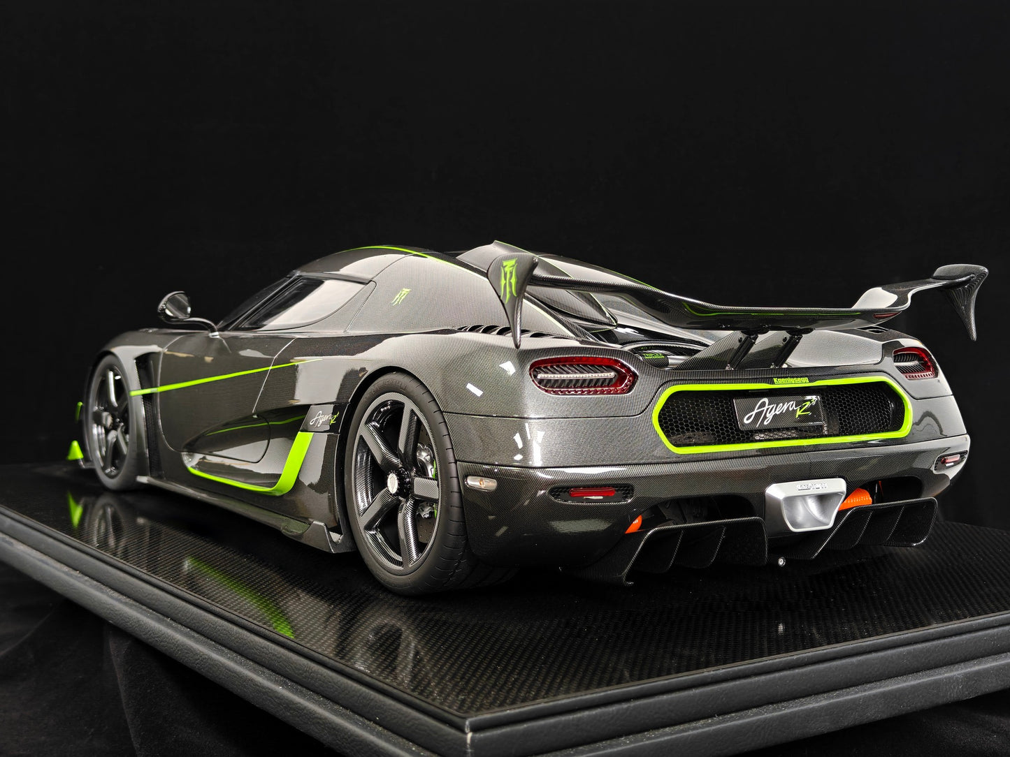 Frontiart 1:8 Koenigsegg Agera R+ (Carbon Fiber/Green)