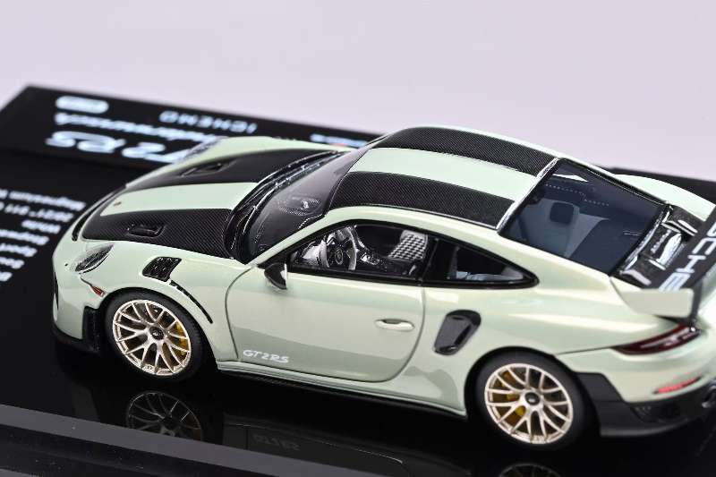 DMH 1:64 Porsche 911 GT2 RS (991) iCHEMO Exclusive