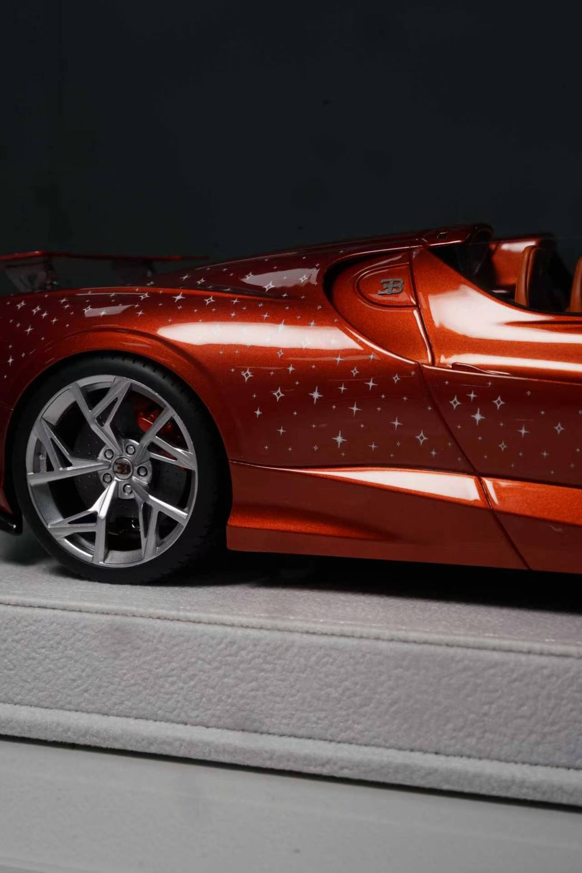 Henson & Heaven 1:18 Bugatti Mistral W16 'Le Jeune Prince'