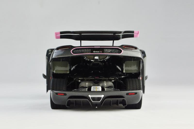Frontiart 1:8 Koenigsegg One:1 JC (Carbon/Pink)