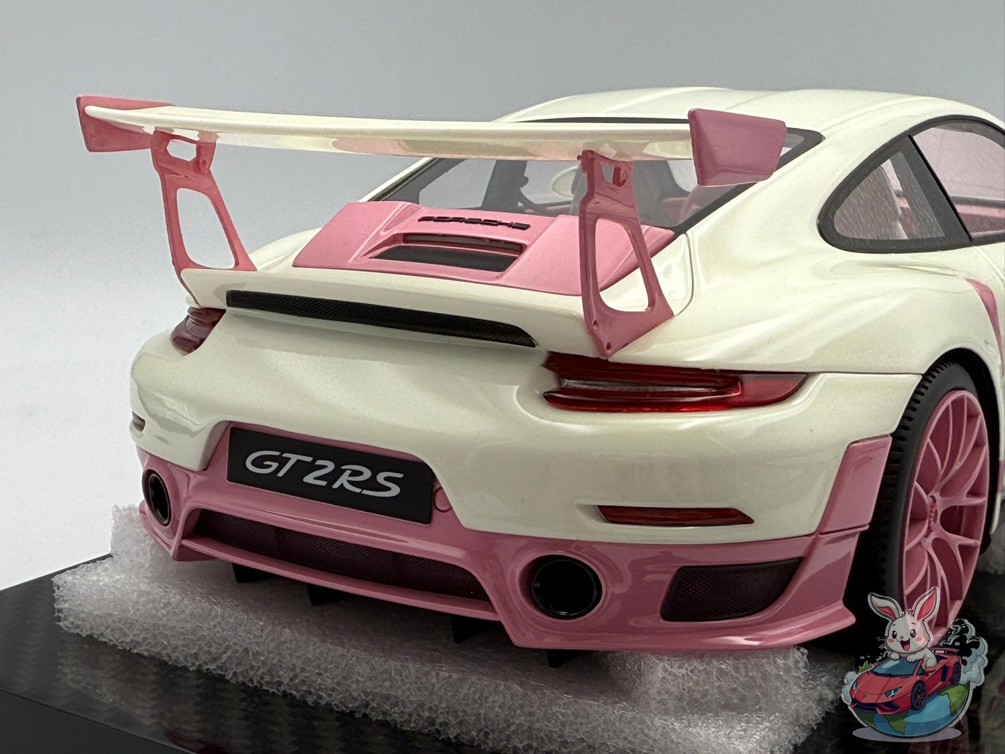 Ultra Unique x Runner 1:18 Porsche 911 GT2 RS (White/Pink - Glow)