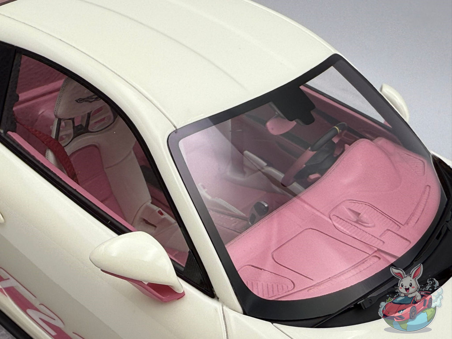 Ultra Unique x Runner 1:18 Porsche 911 GT2 RS (White/Pink - Glow)