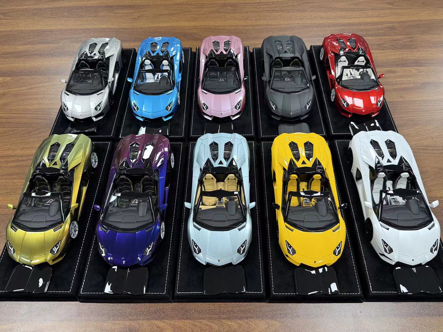 Henson & Heaven 1:18 Lamborghini Aventador LP700-4 Roadster (Azzurro Thetys)