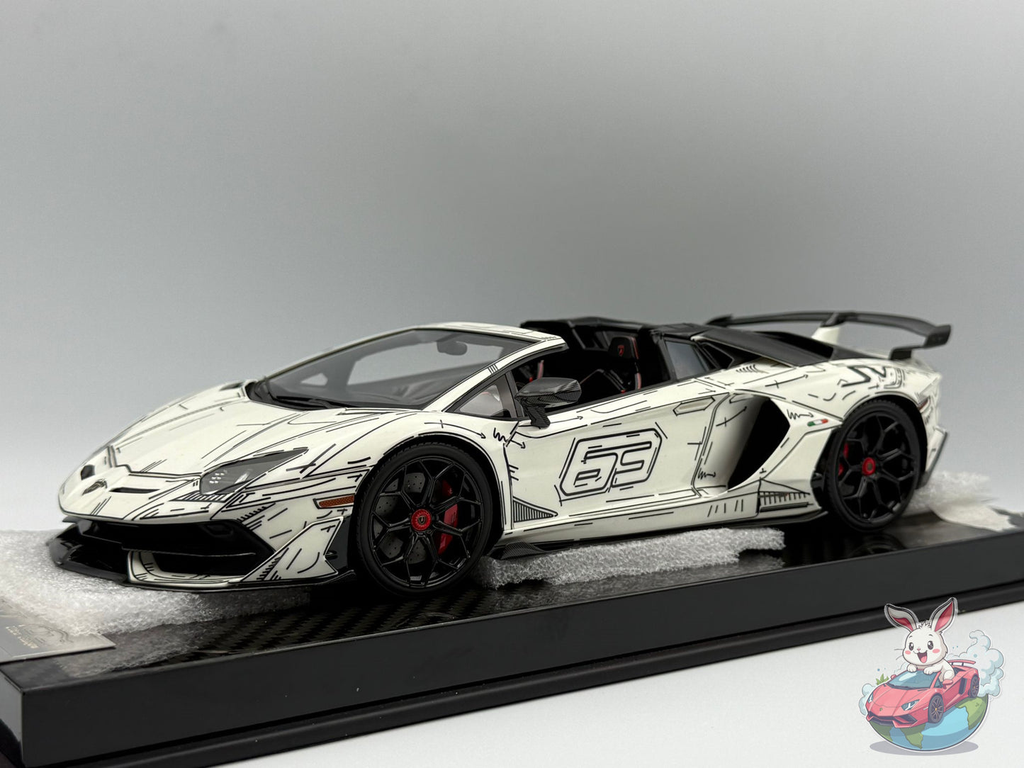 Ultra Unique x Runner 1:18 Lamborghini Aventador SVJ 'Manga-Marker' - Glow