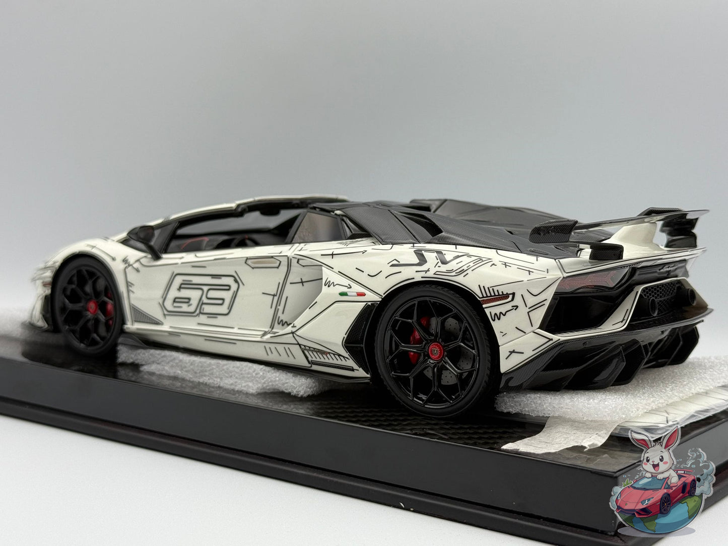 Ultra Unique x Runner 1:18 Lamborghini Aventador SVJ 'Manga-Marker' - Glow