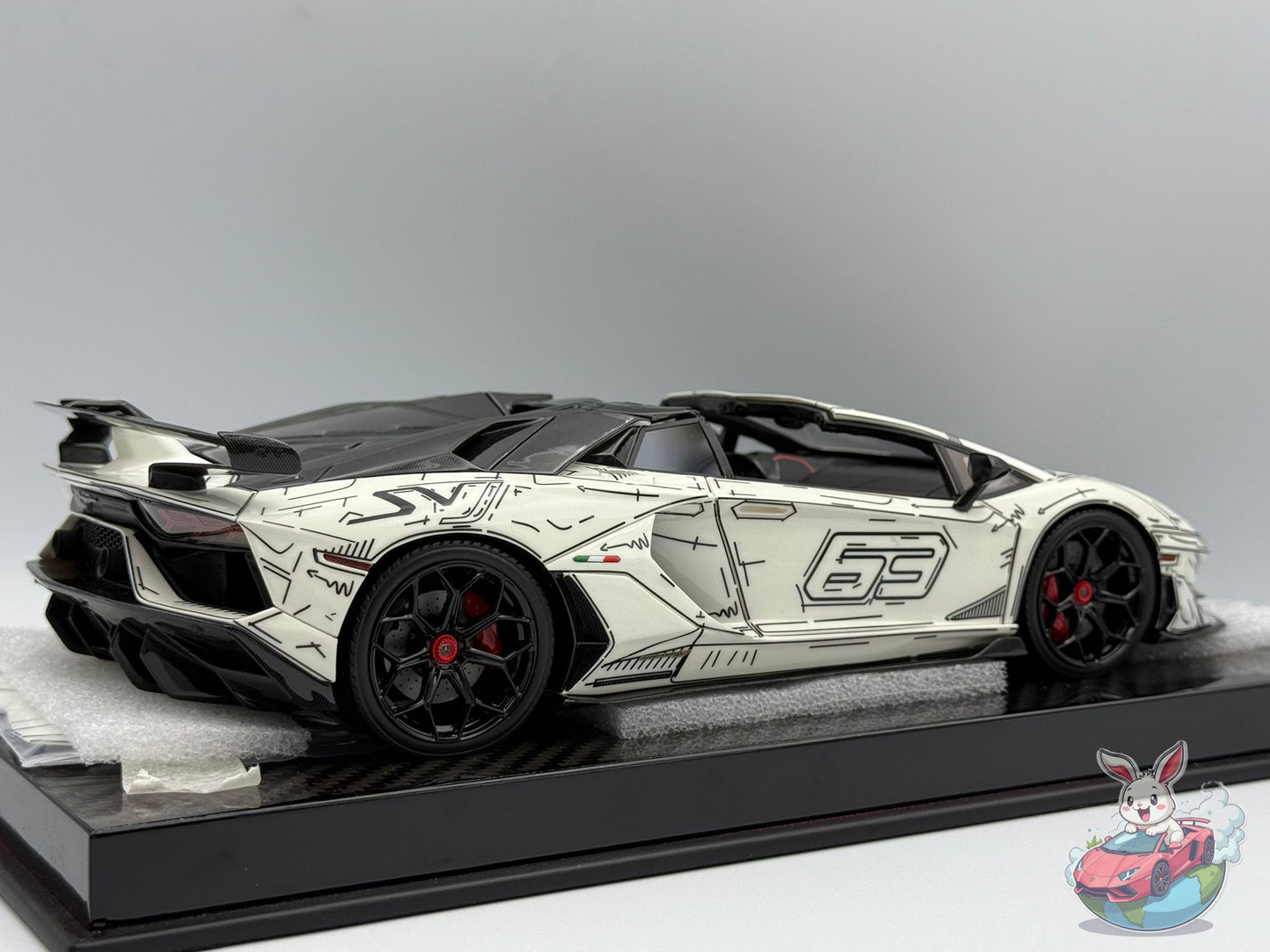 Ultra Unique x Runner 1:18 Lamborghini Aventador SVJ 'Manga-Marker' - Glow