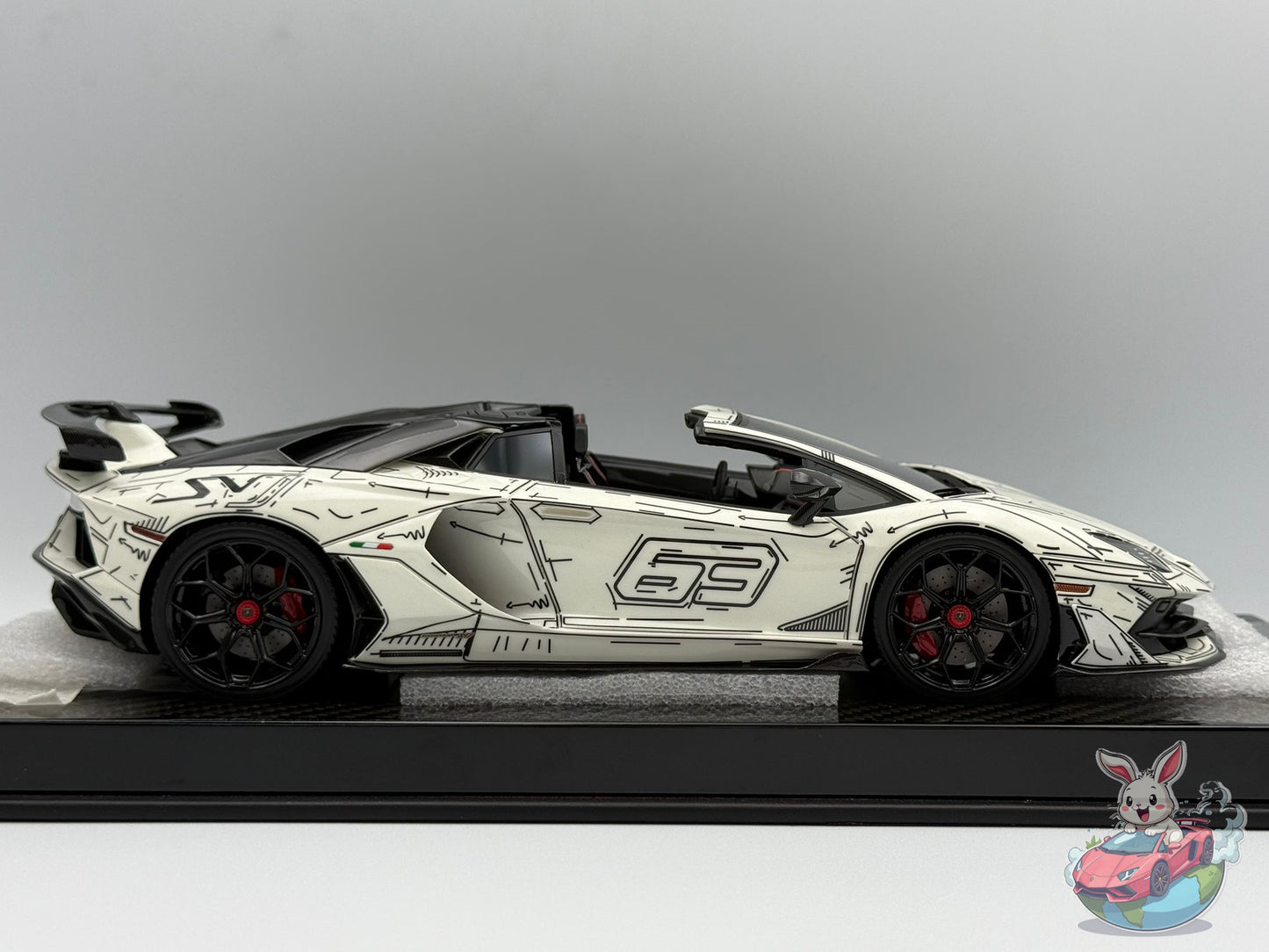 Ultra Unique x Runner 1:18 Lamborghini Aventador SVJ 'Manga-Marker' - Glow