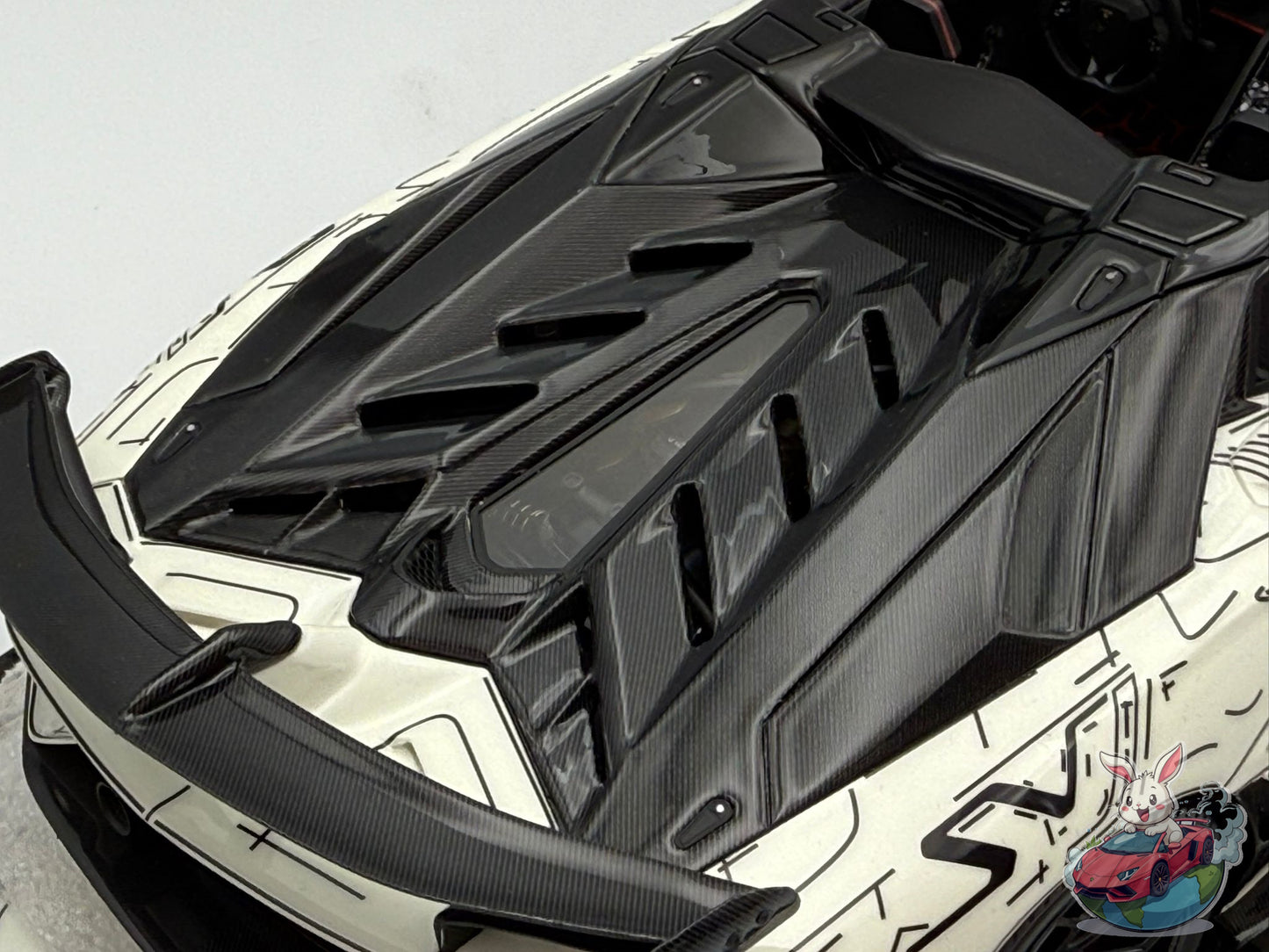 Ultra Unique x Runner 1:18 Lamborghini Aventador SVJ 'Manga-Marker' - Glow
