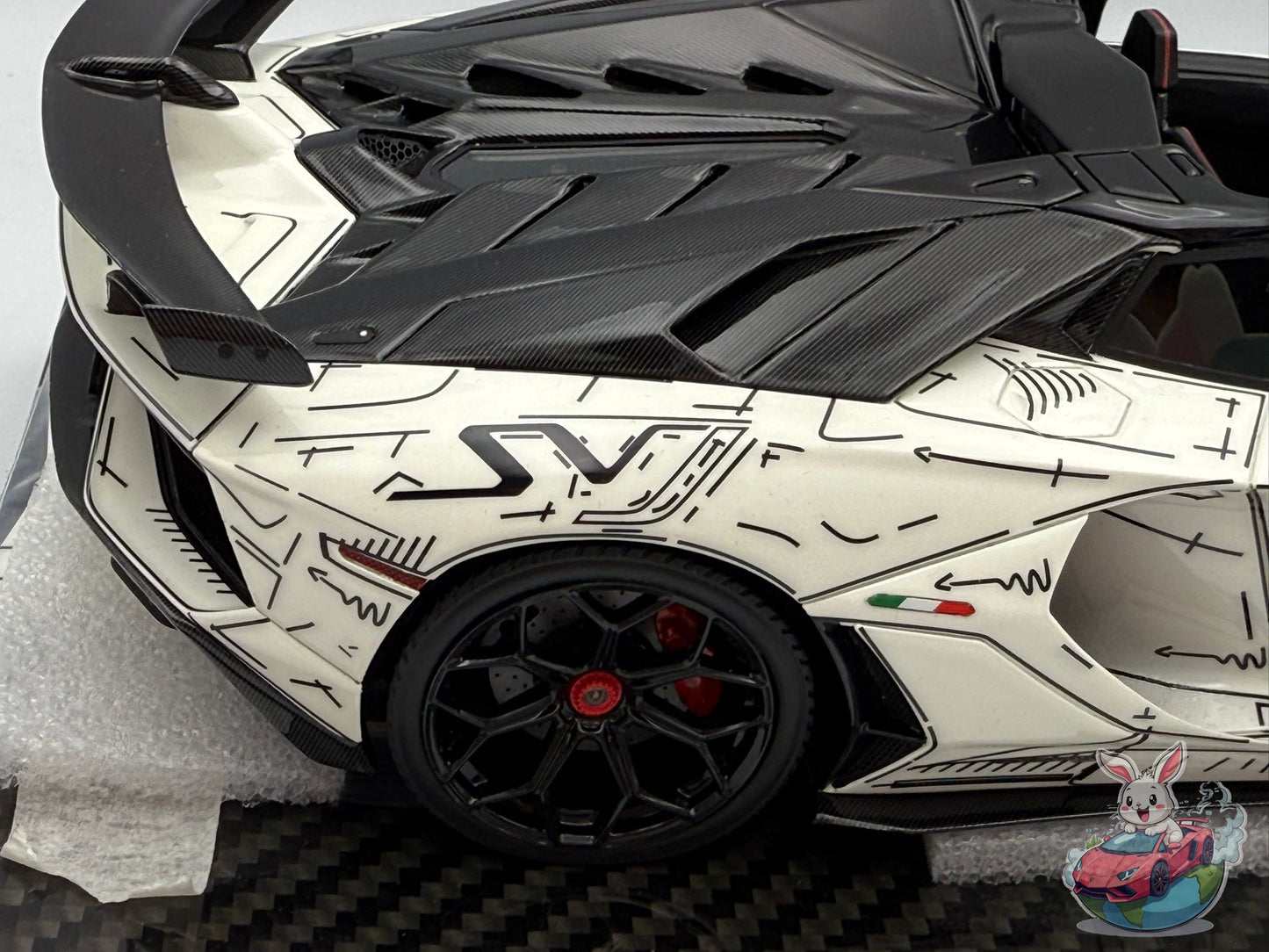 Ultra Unique x Runner 1:18 Lamborghini Aventador SVJ 'Manga-Marker' - Glow