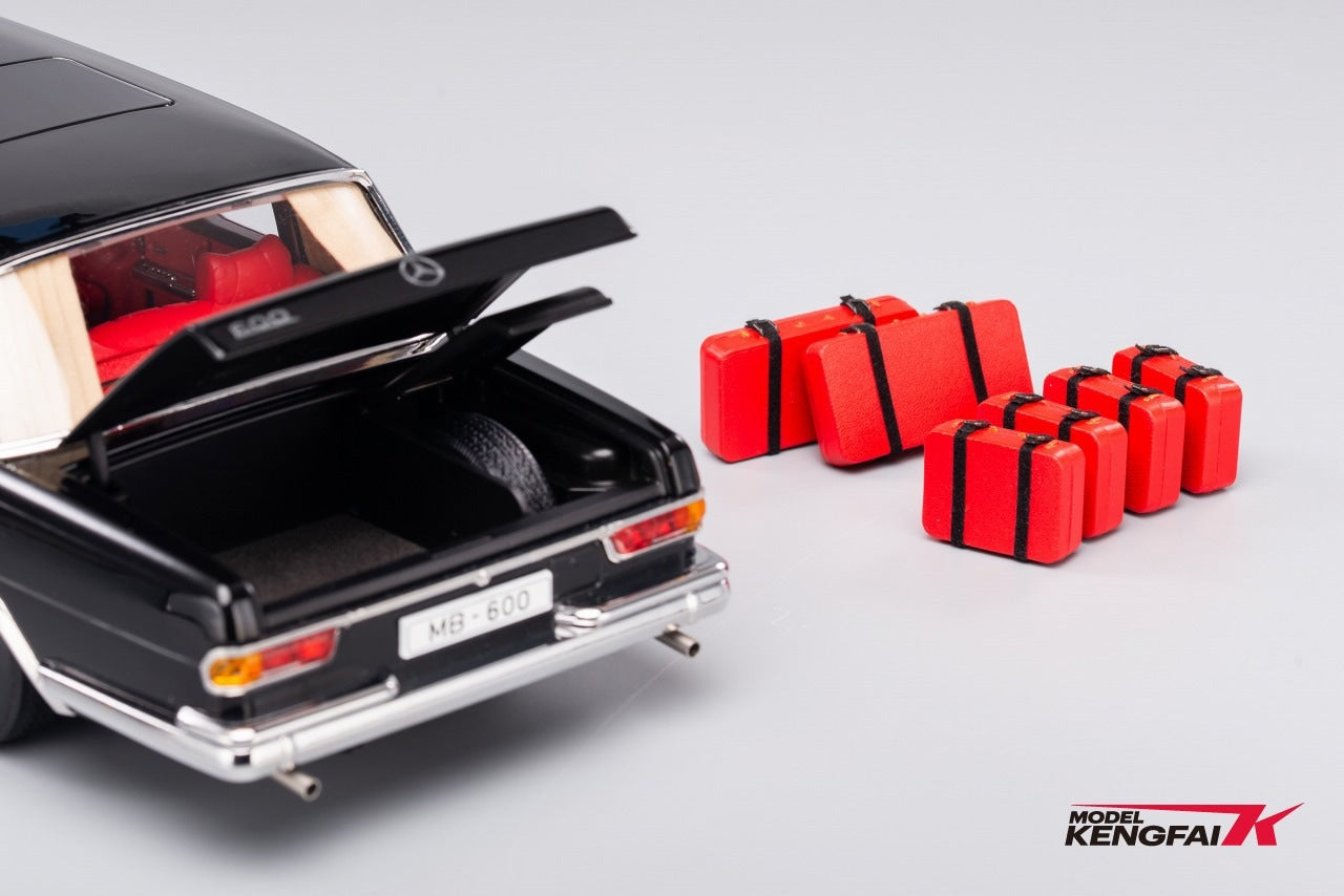 Kengfai 1:18 Mercedes-Benz Pullman (Black)