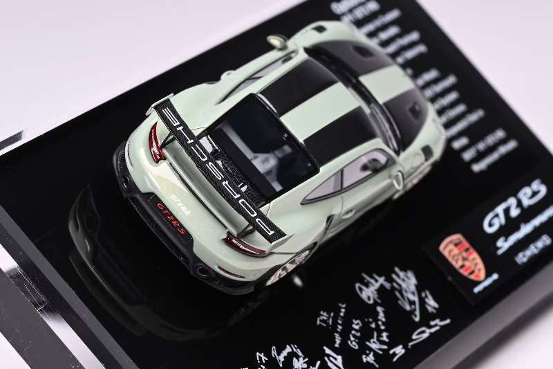 DMH 1:64 Porsche 911 GT2 RS (991) iCHEMO Exclusive