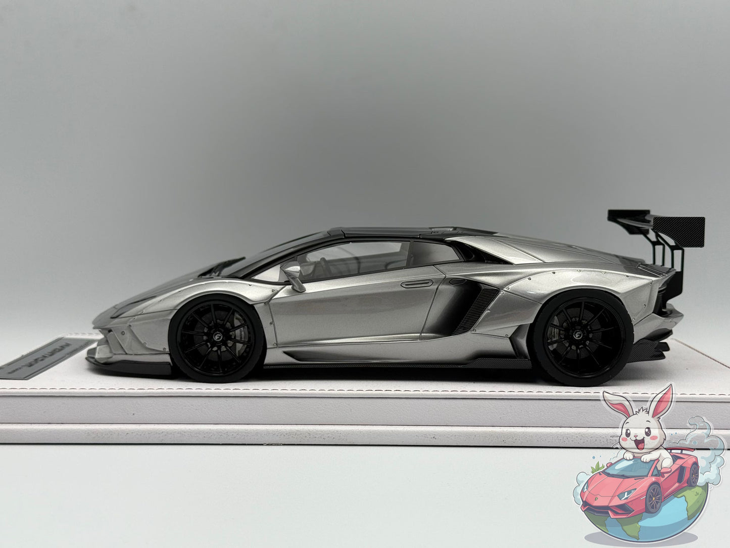 GL Models 1:18 Lamborghini Aventador Roadster LBWK (Silver)