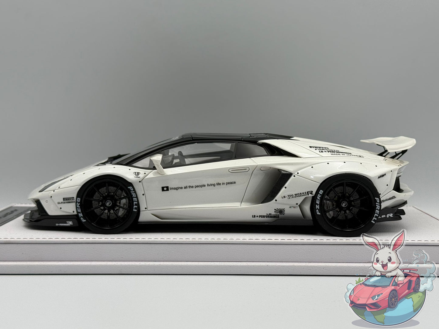 GL Models 1:18 Lamborghini Aventador Roadster LBWK (White)