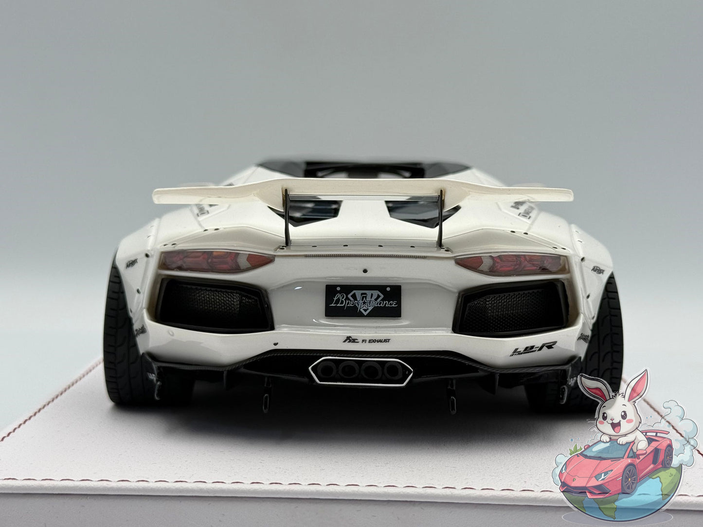 GL Models 1:18 Lamborghini Aventador Roadster LBWK (White)