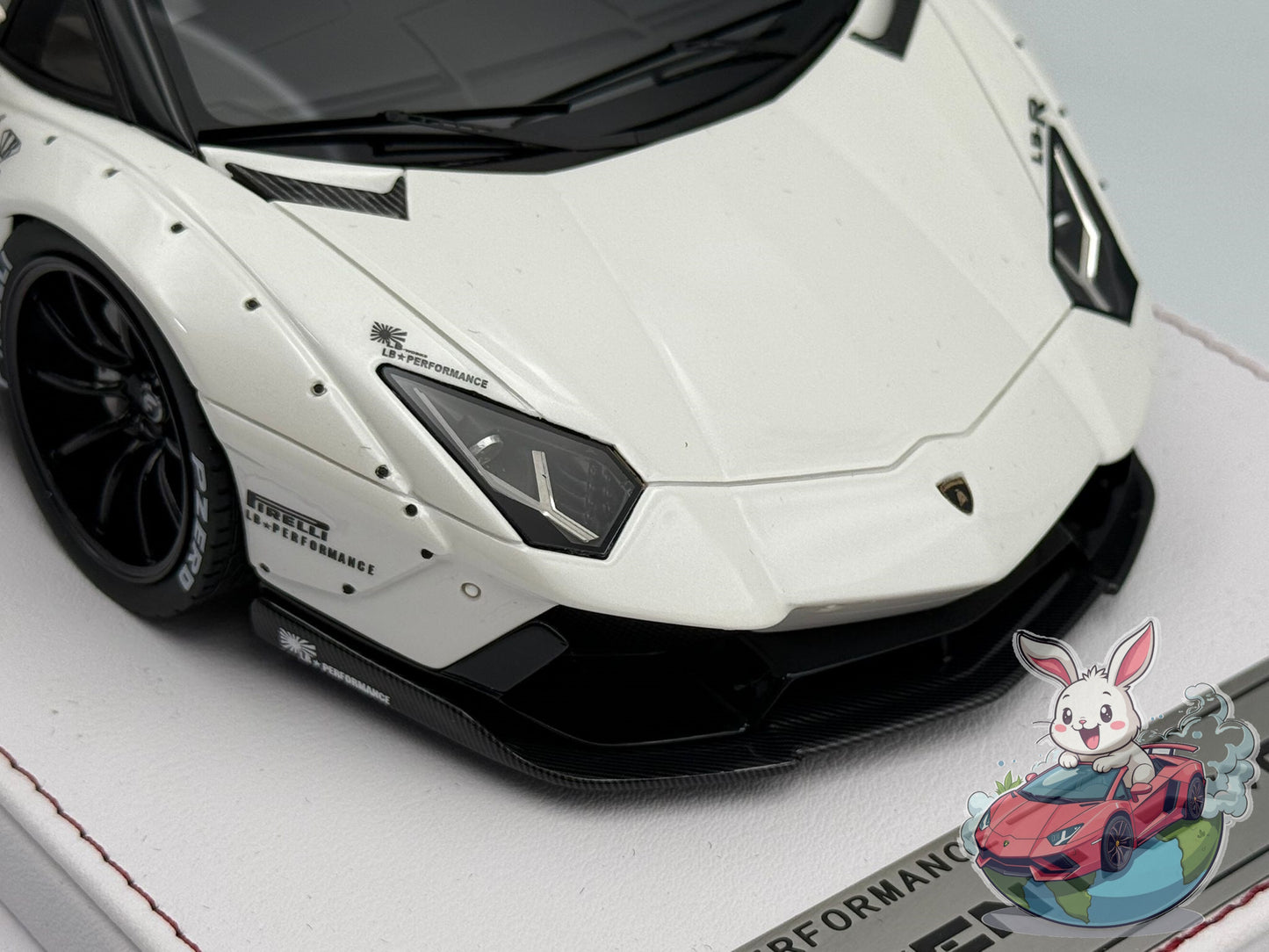 GL Models 1:18 Lamborghini Aventador Roadster LBWK (White)