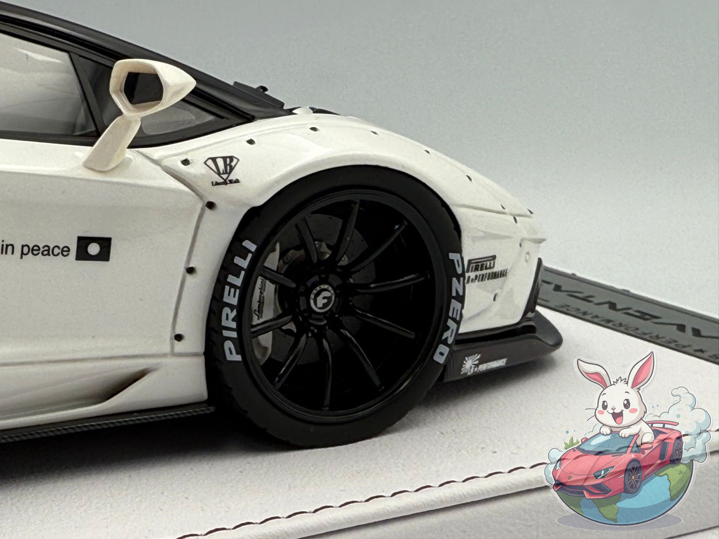 GL Models 1:18 Lamborghini Aventador Roadster LBWK (White)