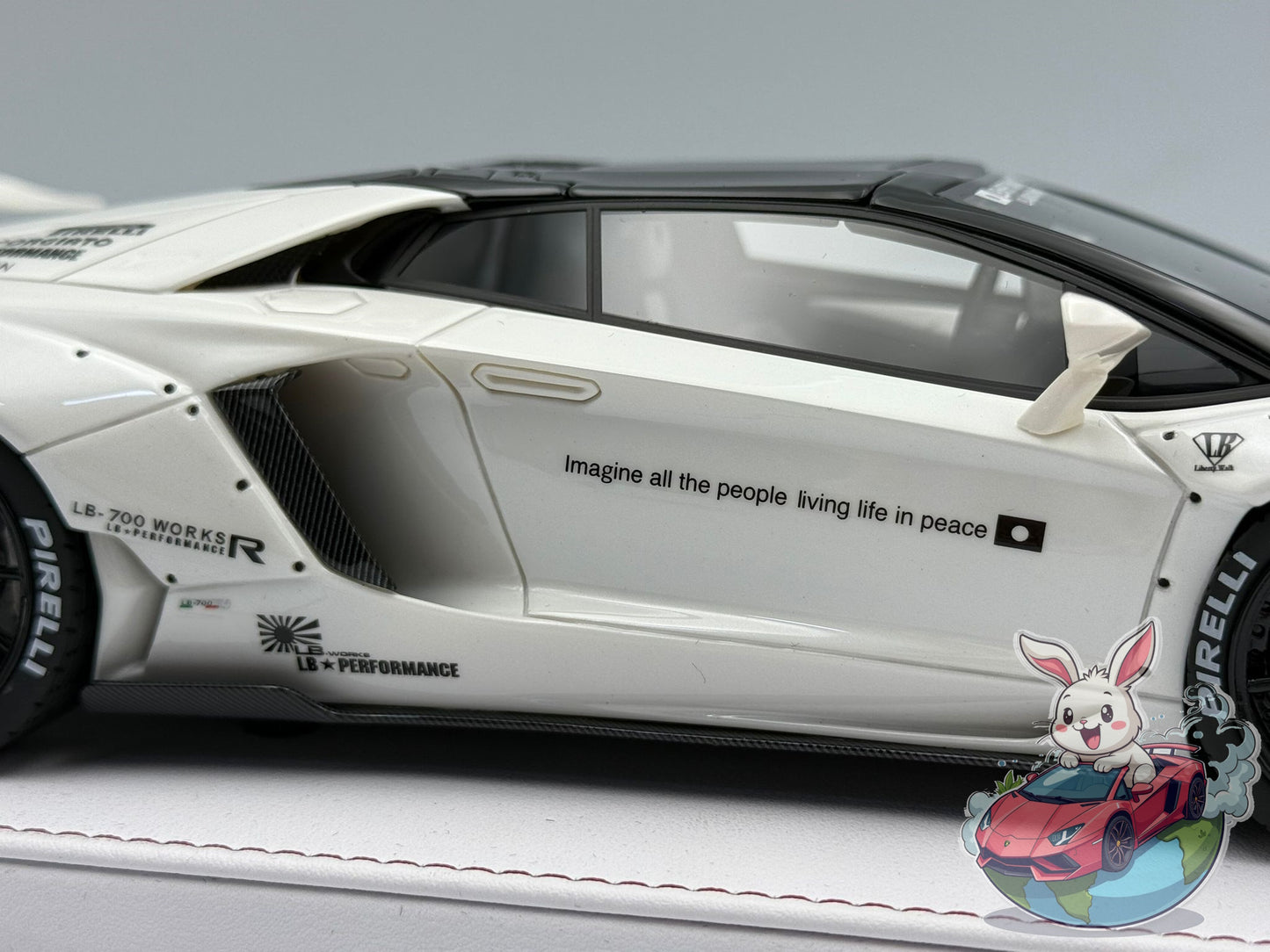 GL Models 1:18 Lamborghini Aventador Roadster LBWK (White)