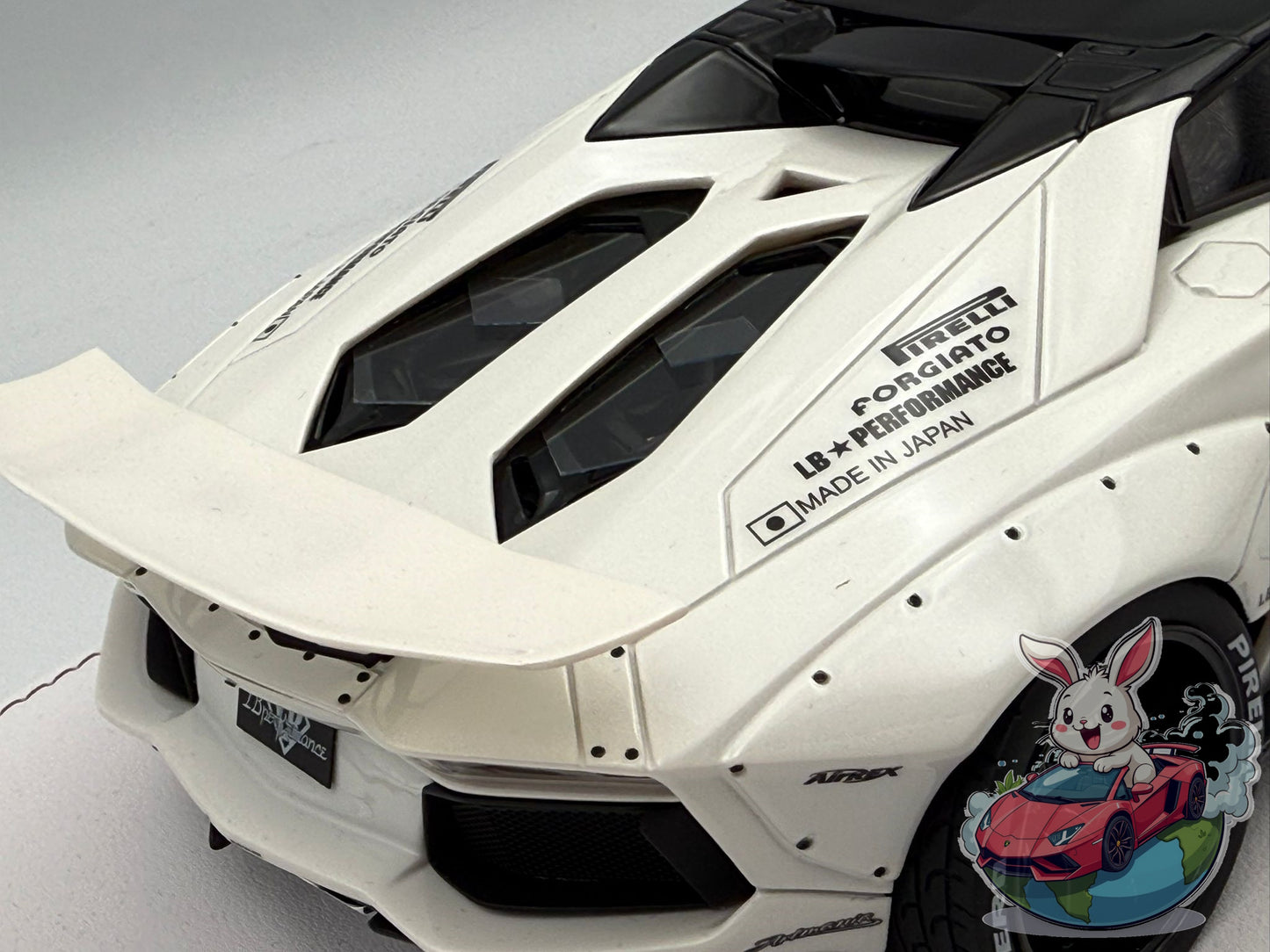 GL Models 1:18 Lamborghini Aventador Roadster LBWK (White)