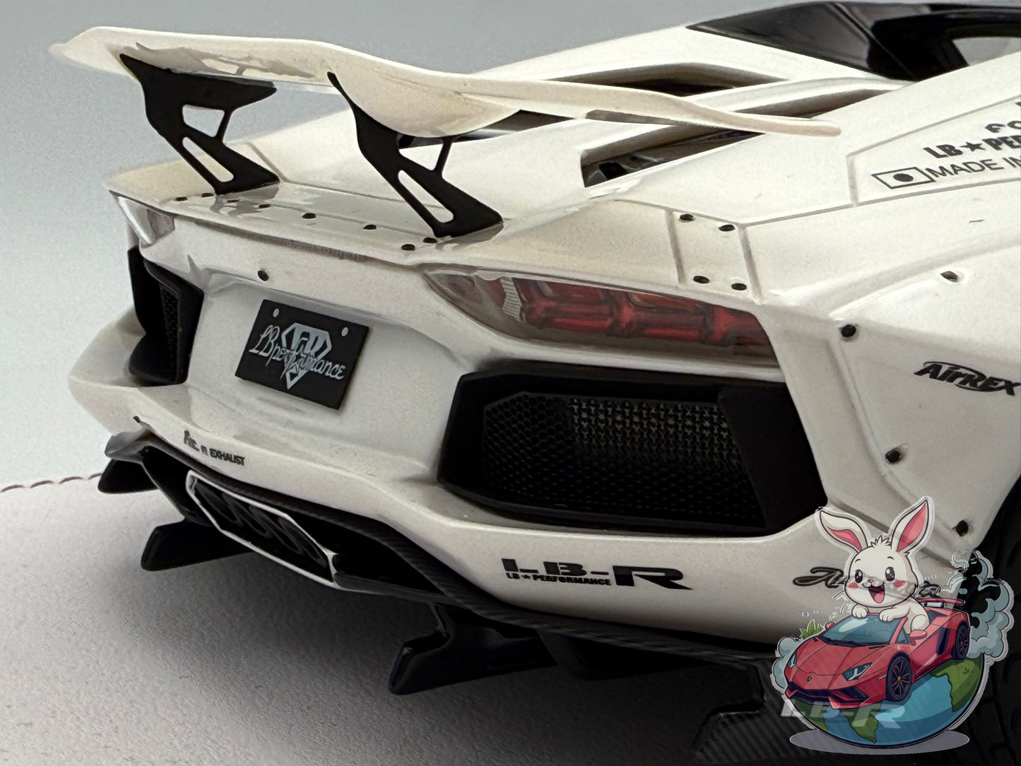 GL Models 1:18 Lamborghini Aventador Roadster LBWK (White)
