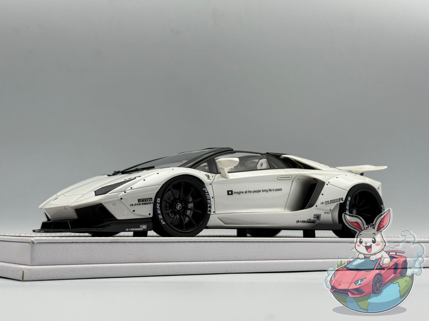 GL Models 1:18 Lamborghini Aventador Roadster LBWK (White)