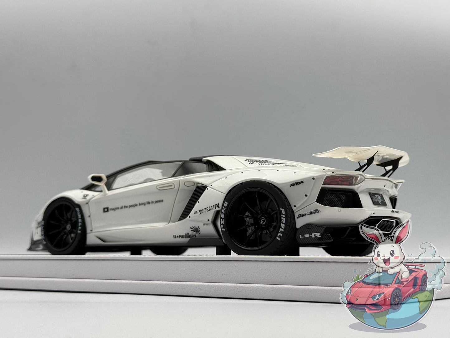 GL Models 1:18 Lamborghini Aventador Roadster LBWK (White)