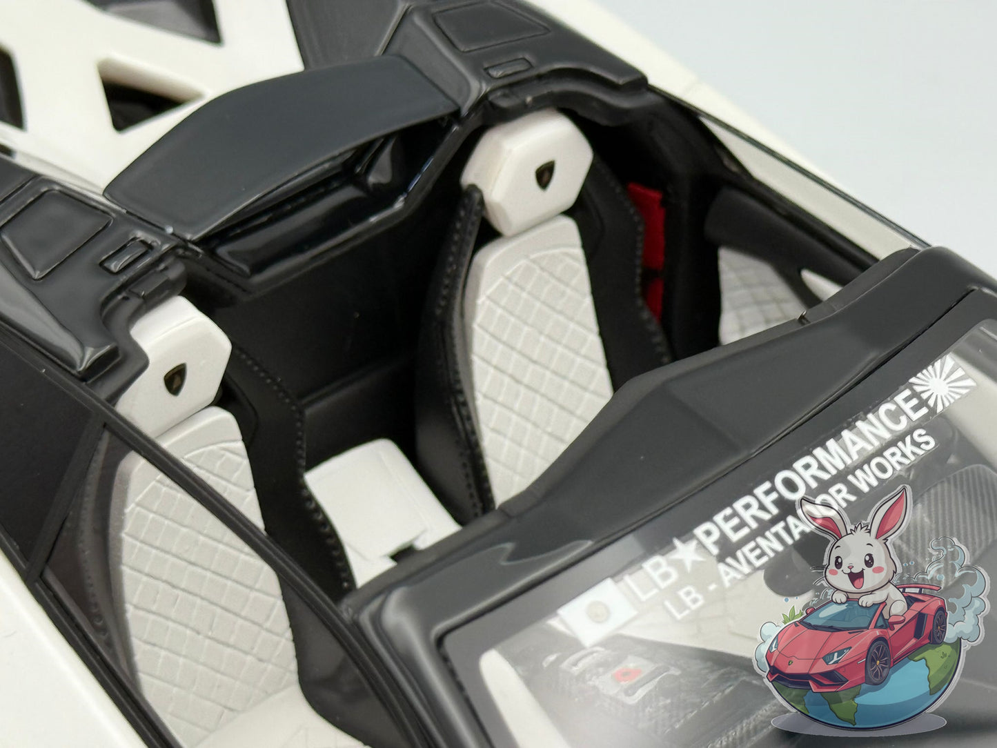 GL Models 1:18 Lamborghini Aventador Roadster LBWK (White)