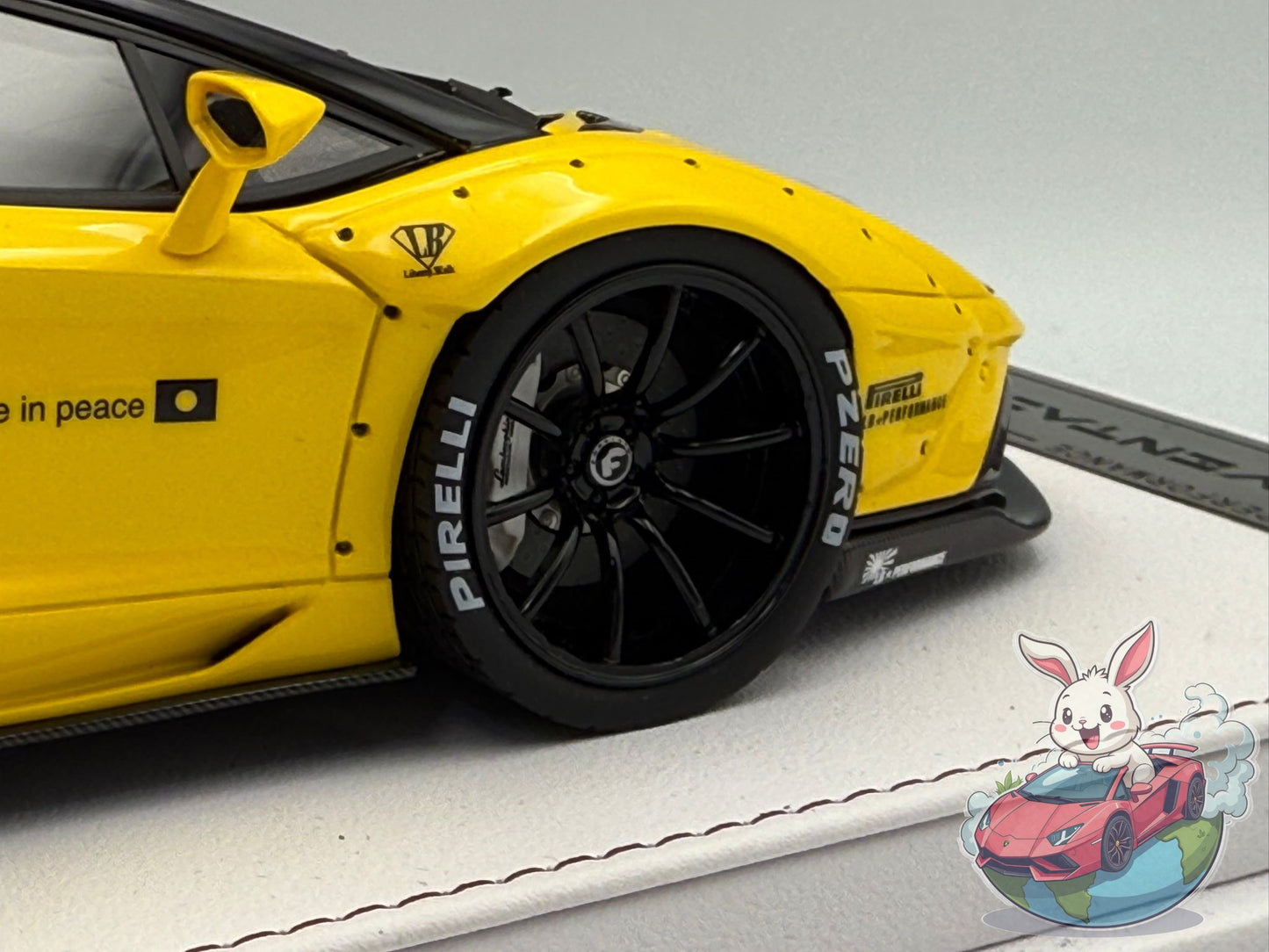 GL Models 1:18 Lamborghini Aventador Roadster LBWK (Yellow)