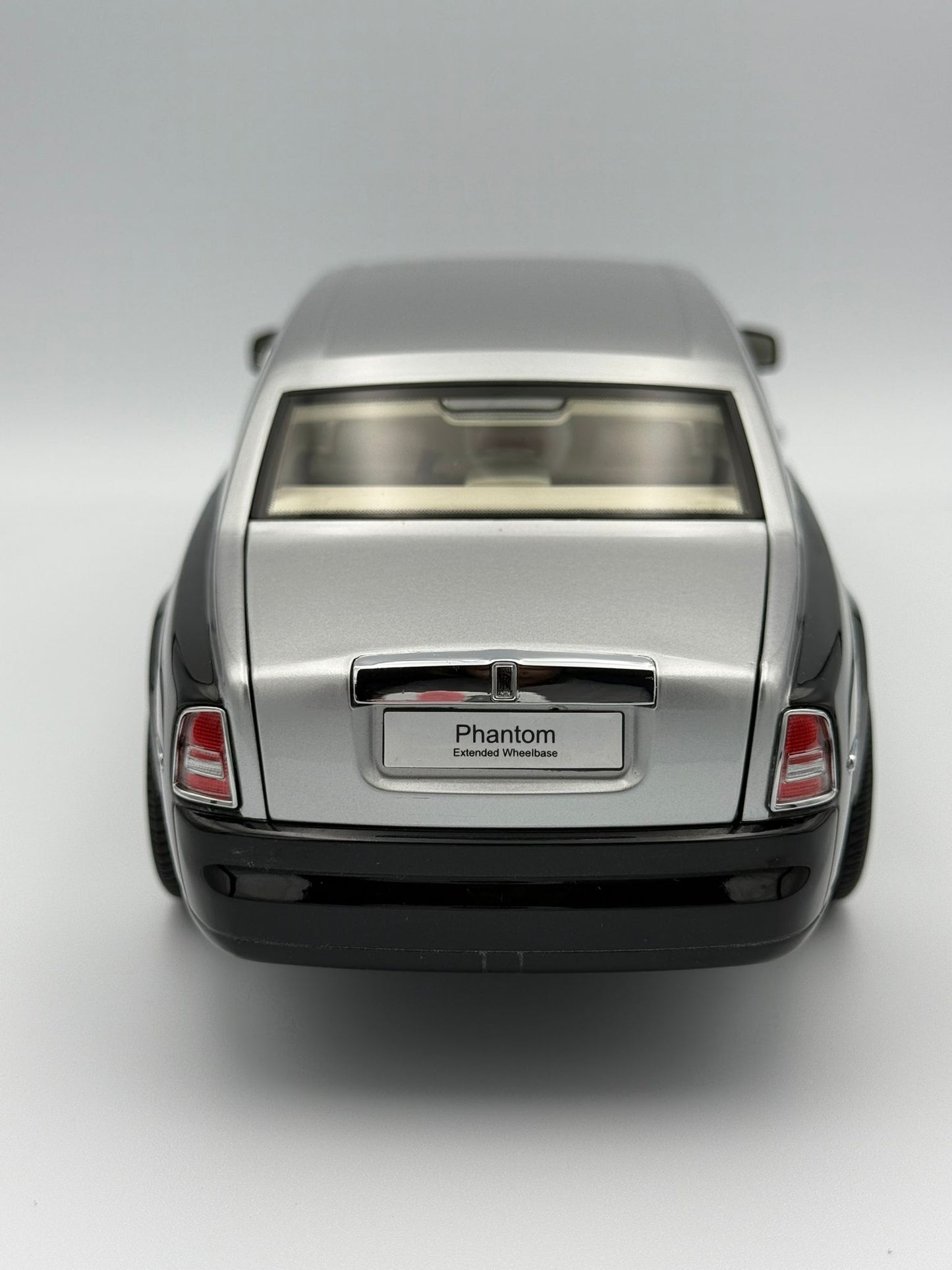 Kyosho Rolls-Royce Phantom EWB (Black/Silver)