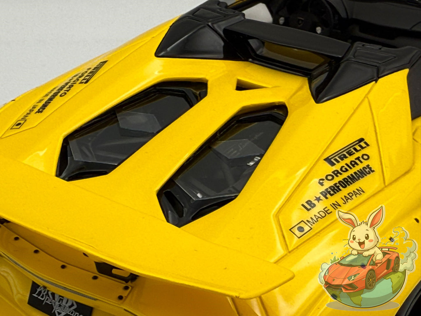 GL Models 1:18 Lamborghini Aventador Roadster LBWK (Yellow)