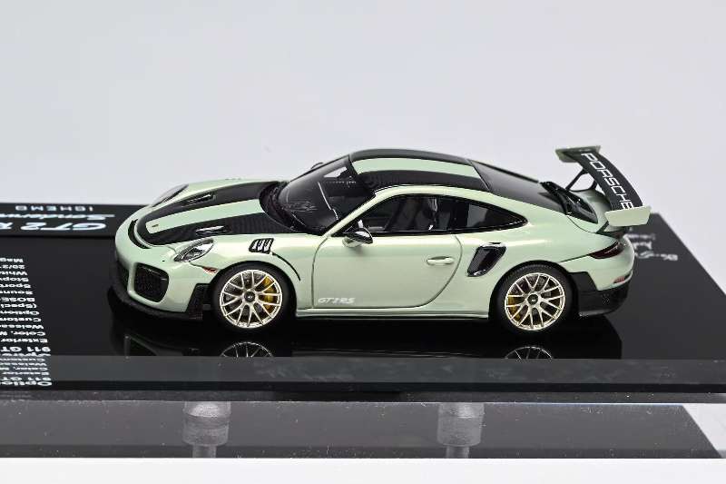 DMH 1:64 Porsche 911 GT2 RS (991) iCHEMO Exclusive