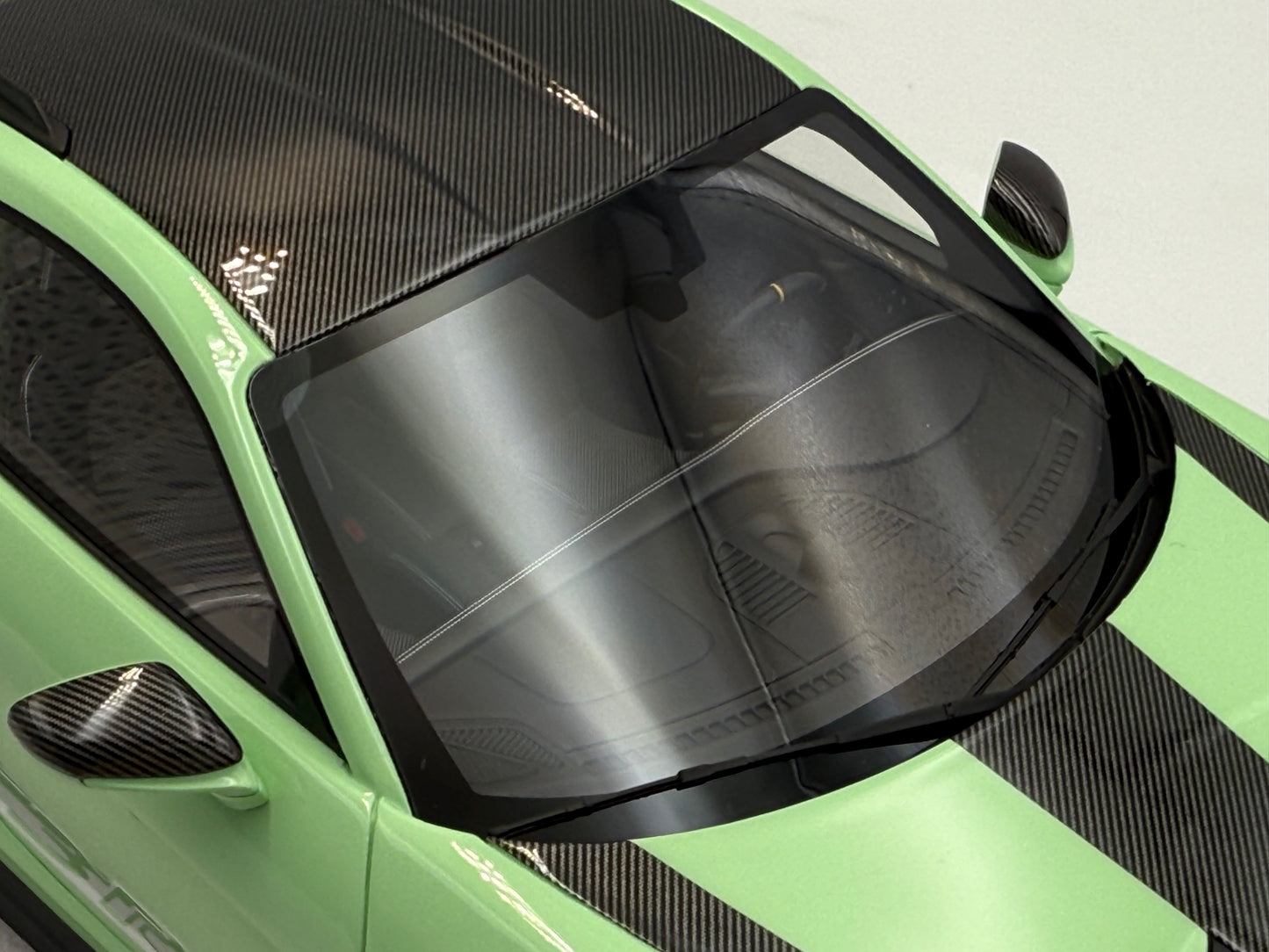 Fuelme Models 1:18 Porsche 992 GT3 RS Weissach Package (Avocado Green)