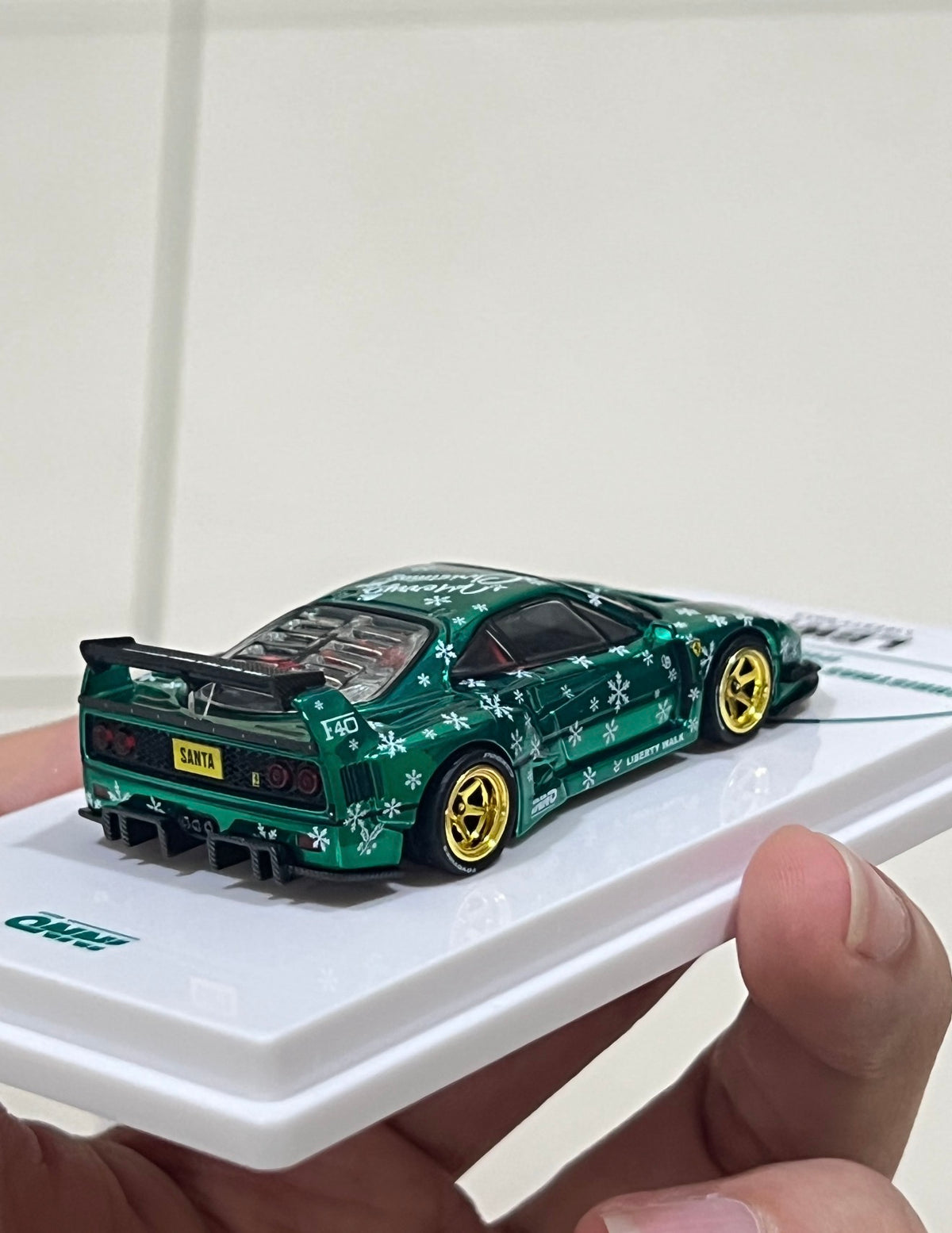Inno64 1:64 Ferrari F40 LBWK Christmas Edition - Chase Variant