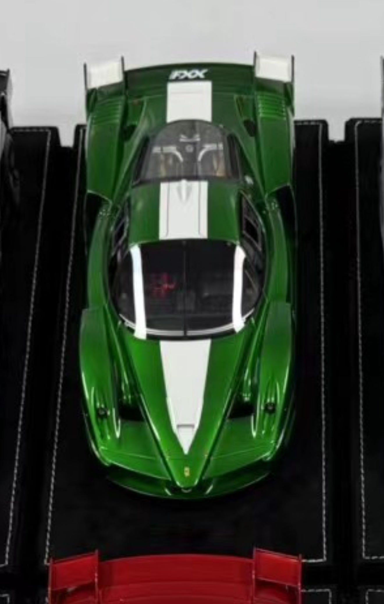 Henson & Heaven 1:18 Ferrari FXX (Green)