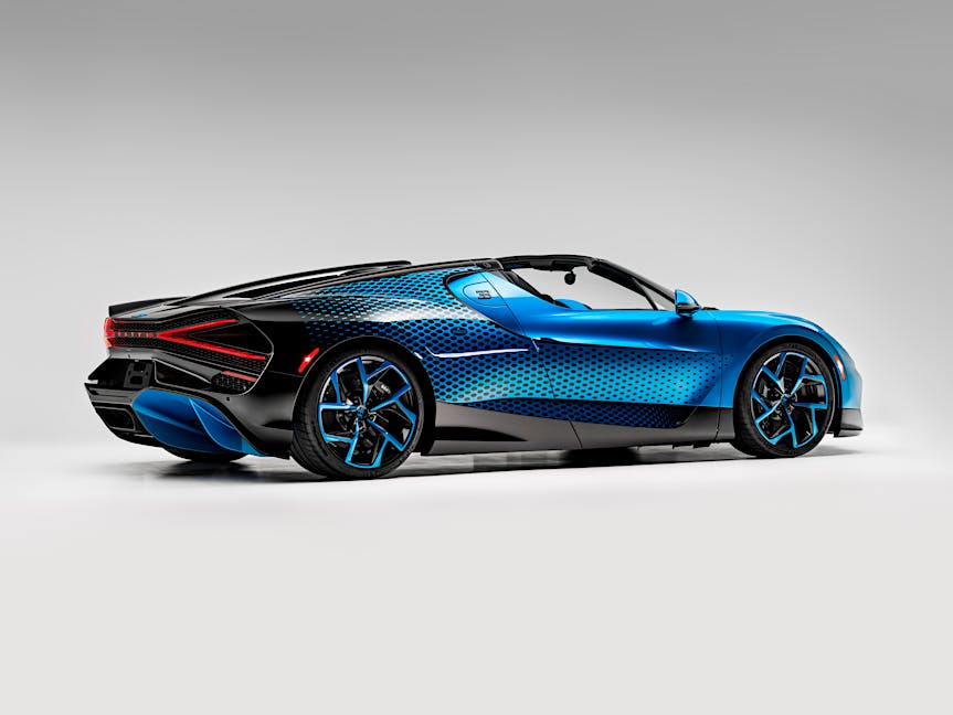 Henson & Heaven 1:18 Bugatti Mistral W16 - Dragonfly