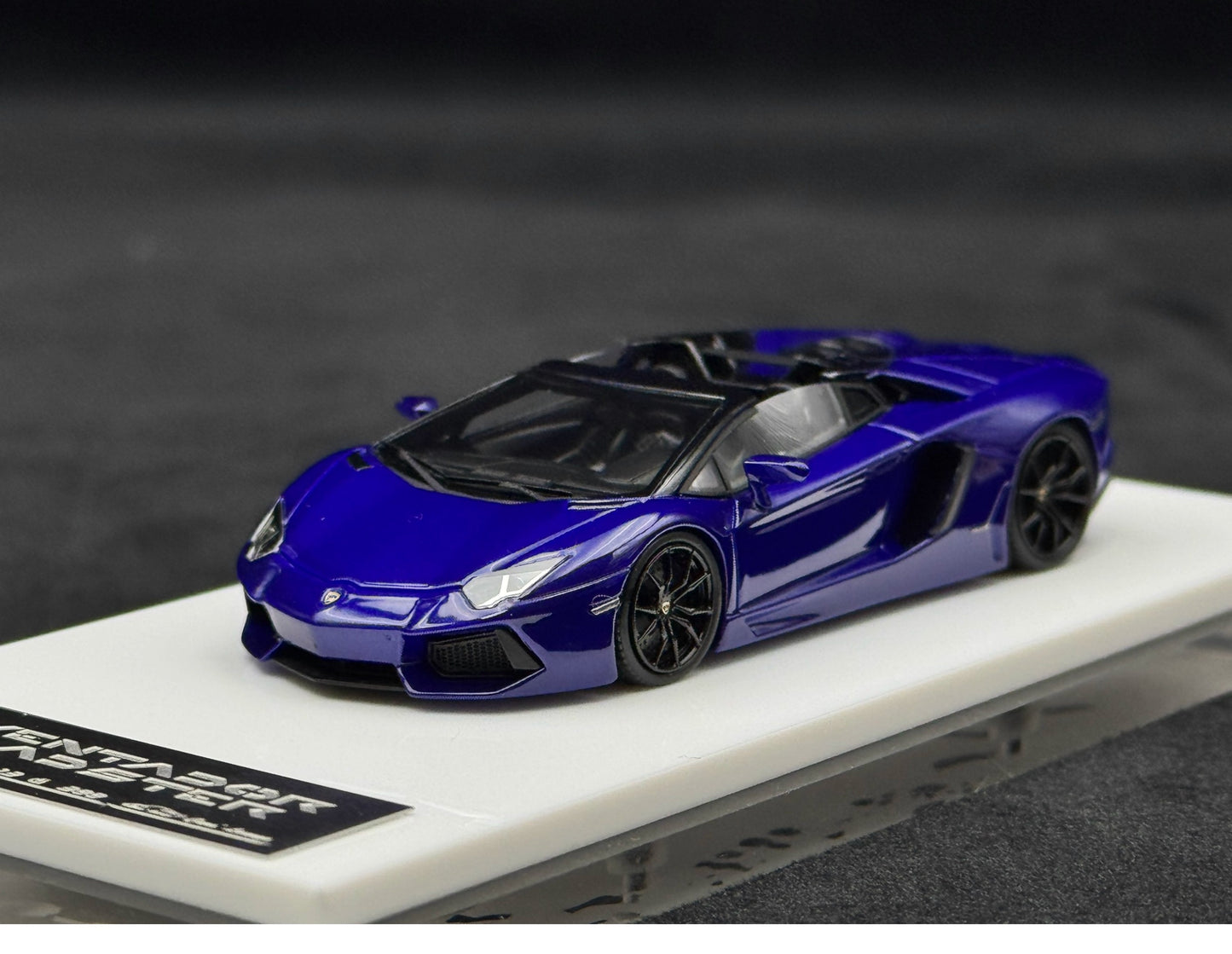 PREORDER Cars Lounge 1:64 Lamborghini Aventador LP700-4 Roadster (Viola Aletheia)