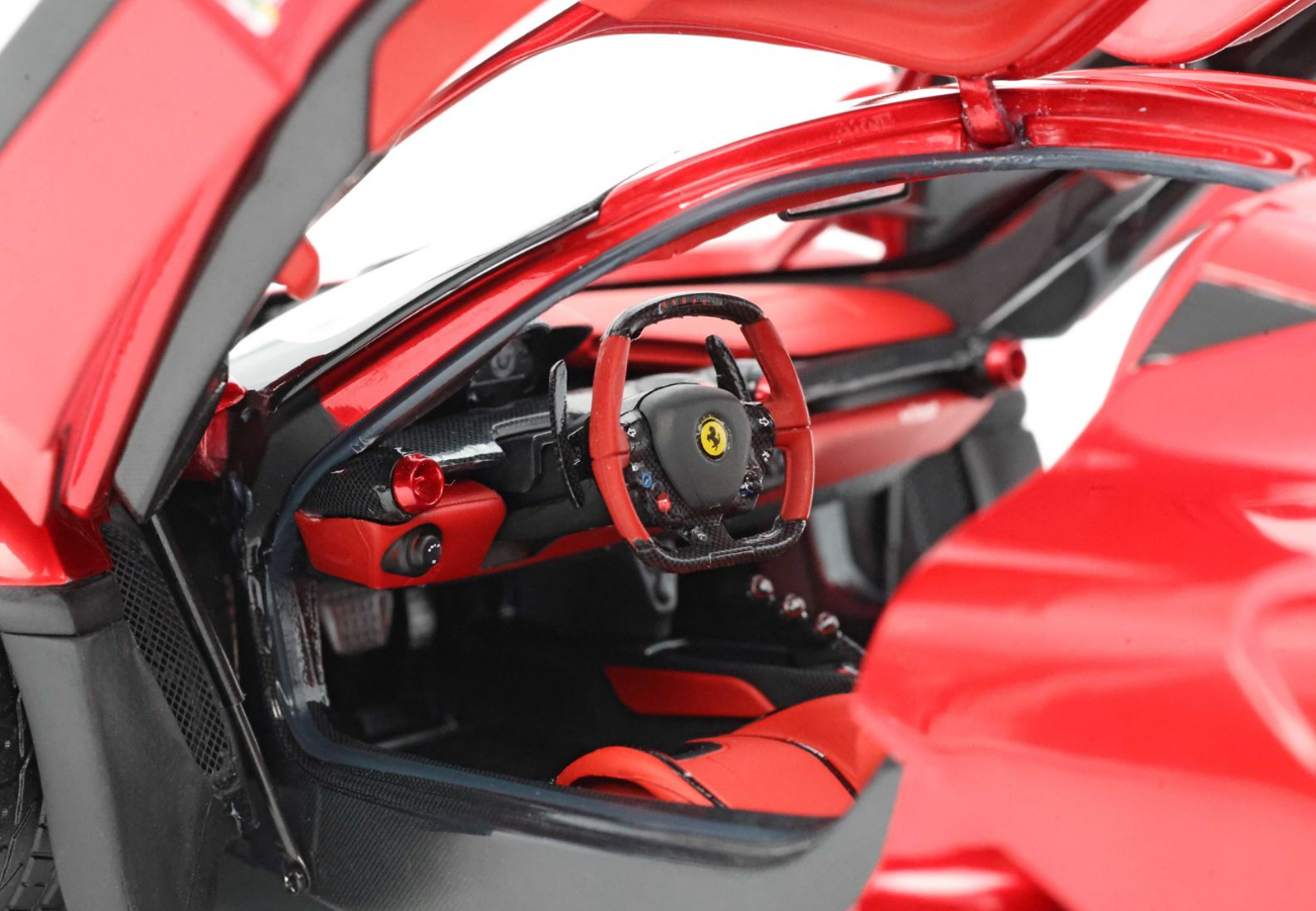 BBR 1:18 Ferrari Laferrari (Lewis Hamilton) - SPECIAL COFFRET