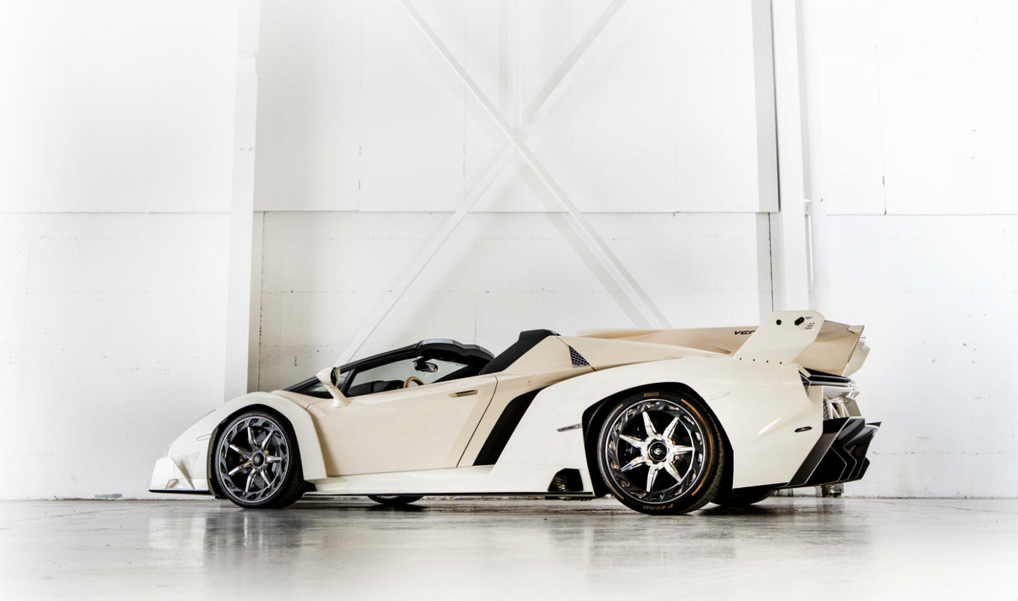 PREORDER HH Model 1:18 Lamborghini Veneno Roadster (Ivory White)