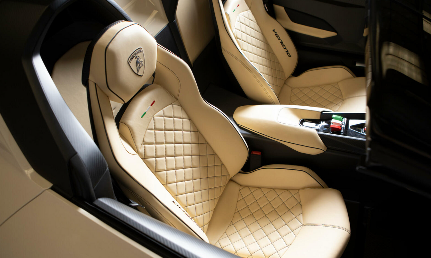 PREORDER HH Model 1:18 Lamborghini Veneno Roadster (Ivory White)