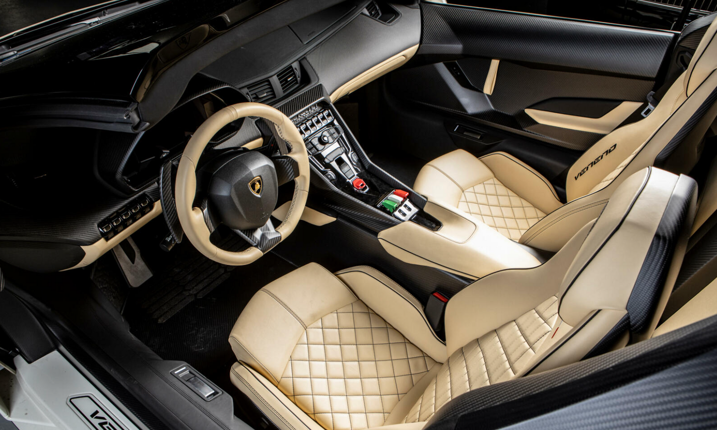 PREORDER HH Model 1:18 Lamborghini Veneno Roadster (Ivory White)