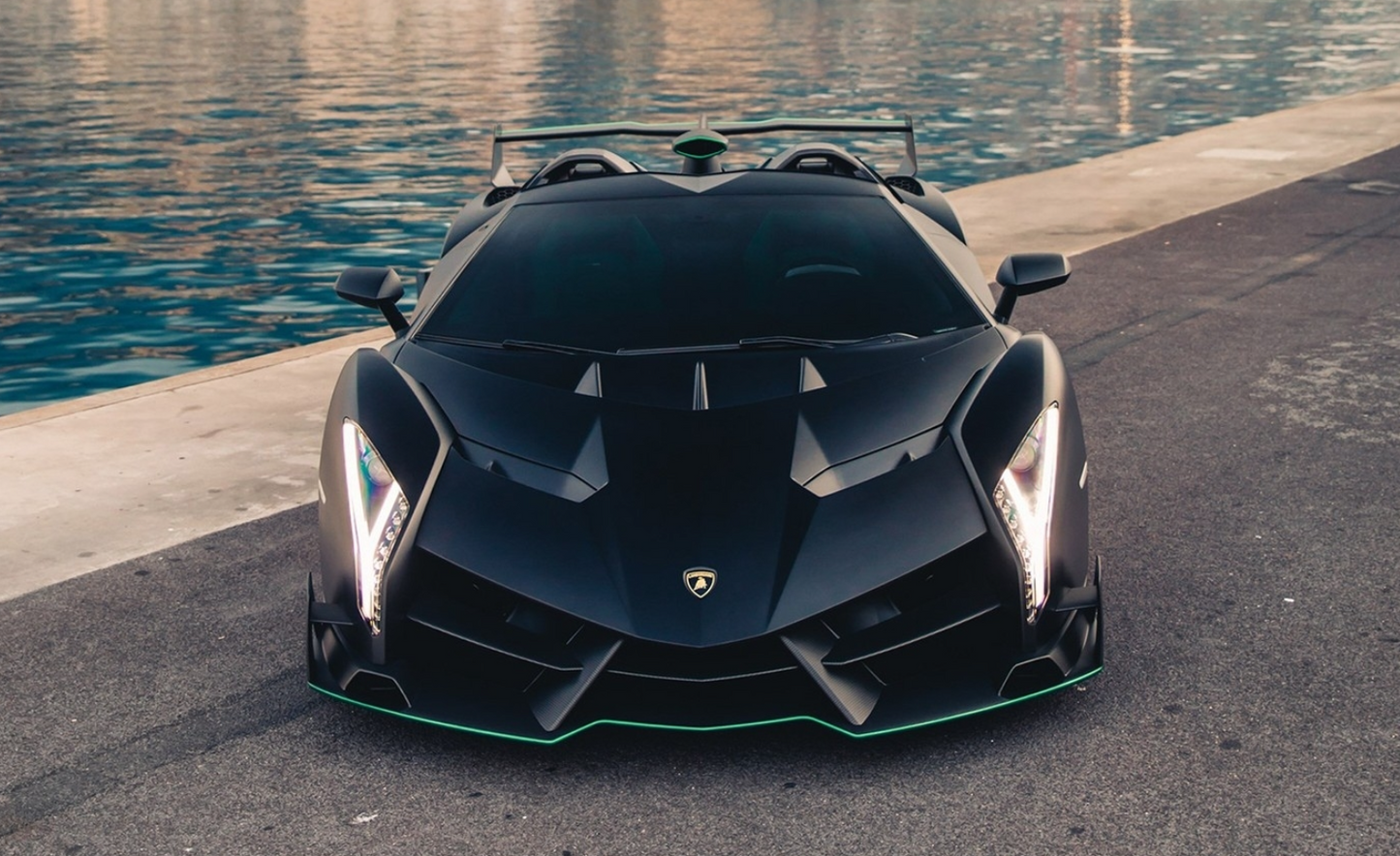 PREORDER HH Model 1:18 Lamborghini Veneno Roadster (Macau Show - Matte Black/Green)