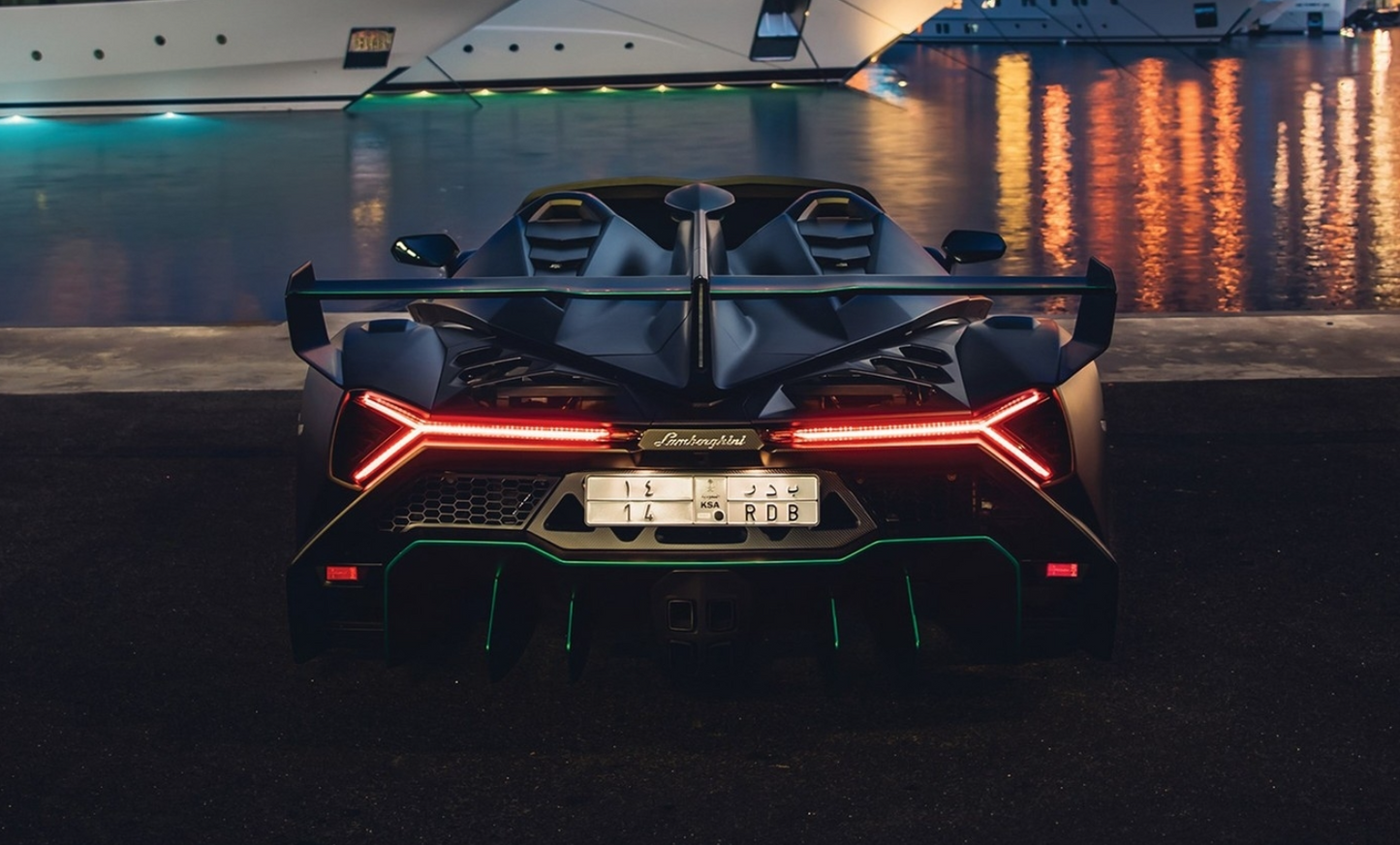 PREORDER HH Model 1:18 Lamborghini Veneno Roadster (Macau Show - Matte Black/Green)