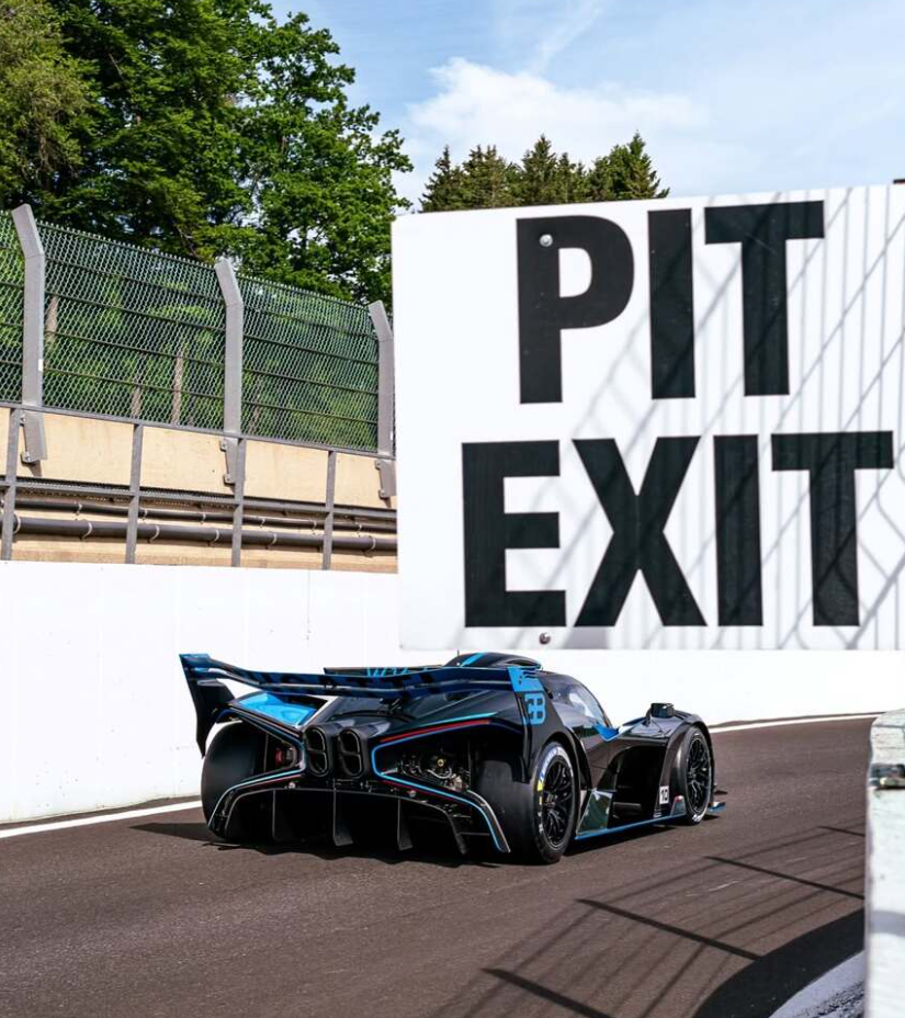 PREORDER HH Model 1:18 Bugatti Bolide (French Blue/Black Carbon)