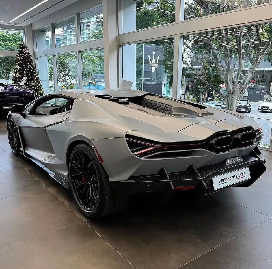 PREORDER Henson & Heaven 1:18 Lamborghini Revuelto (Grigio Acheso)