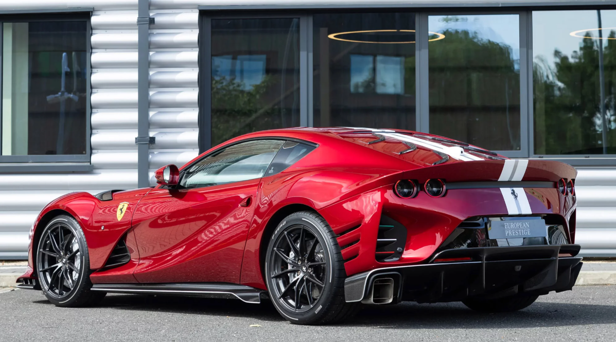 PREORDER Henson & Heaven 1:18 Ferrari 812 Competizione (Rosso Lipstick)